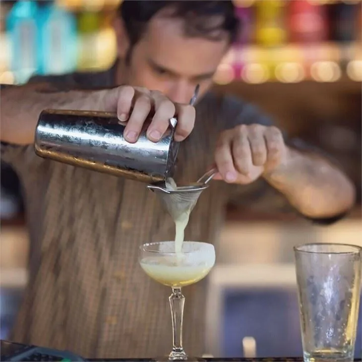 पेय मिश्रण करने के लिए बोस्टन शेकर